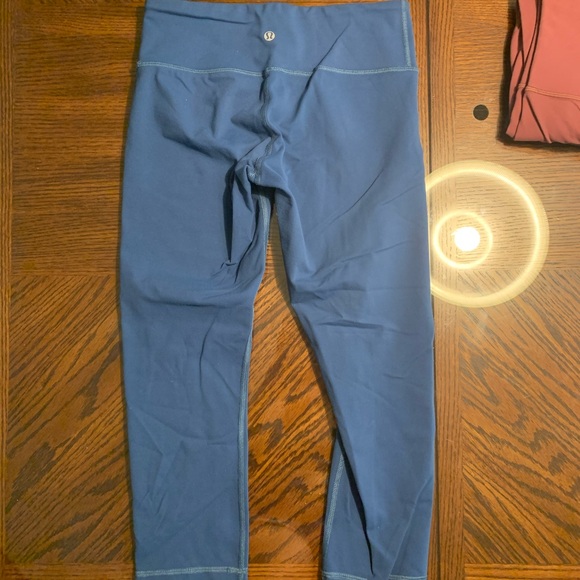 Lululemmon wonder under crop leggings - Picture 2 of 4